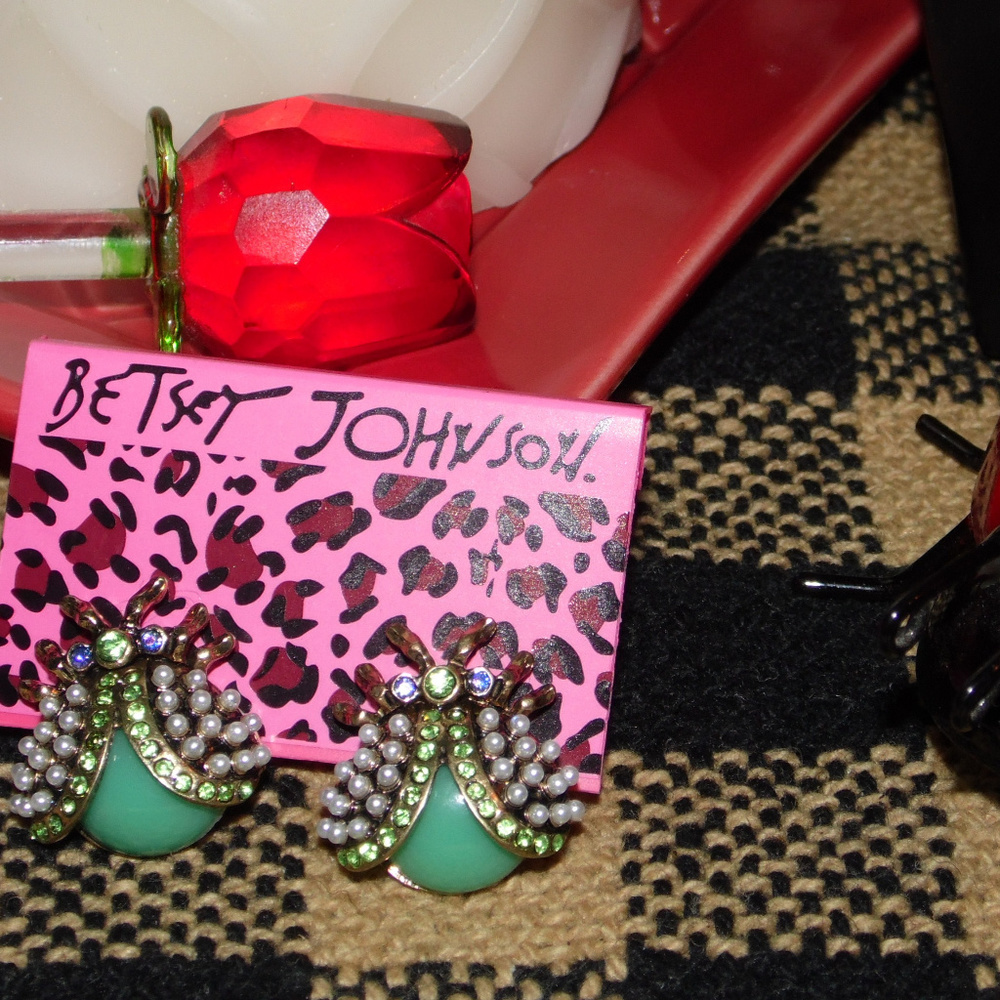 NWE BESTEY JOHNSON FASHION JEWELRY ~